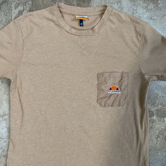 ELLESSE SHORT SLEEVE POCKET TEE MEN'S MEDIUM EMBROIDERED CREWNECK T-SHIRT - Picture 2 of 5